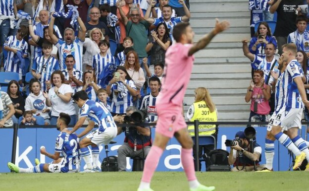 Brais Méndez celebra el gol anotado ante el Espanyol junto a sus compañeros. 