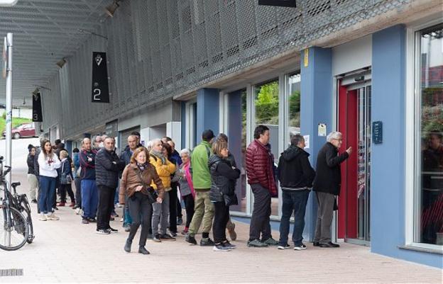 En menos de dos horas se agotaron las 2.000 entradas adicionales para abonados que el Eibar puso ayer a la venta online y presencial. 