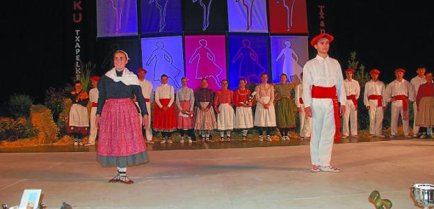 Los ganadores de la edición del año pasado, Izar Etxeberria (Oiartzun) y Beñat Salegi (Errenteria). /