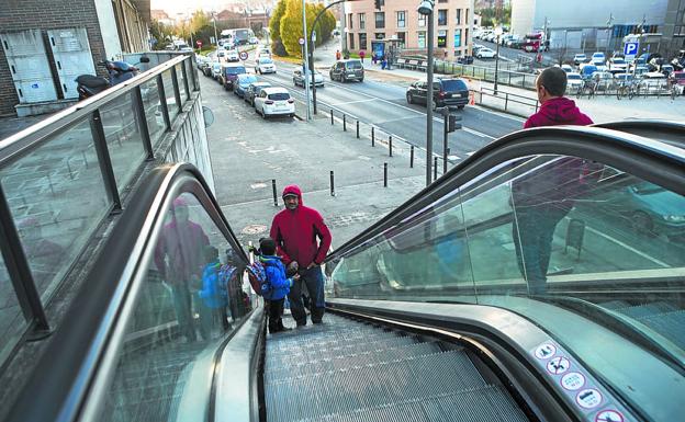 En estas escaleras se produjo el accidente que ha sido objeto del proceso. / F. DE LA HERA