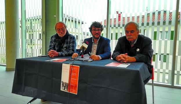 Joserra Enparan, Peli Lekuona y Joxean Elosegi, ayer en rueda de prensa. /  F. DE LA HERA
