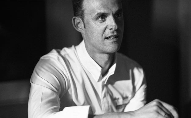 Iñigo Lavado cocina con emoción y responsabilidad socia./