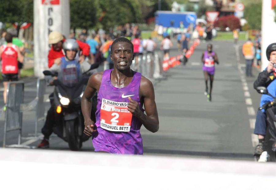El keniano Emmanuel Bett, ganador en 2015 y 2016, estará también en esta edición./Michelena