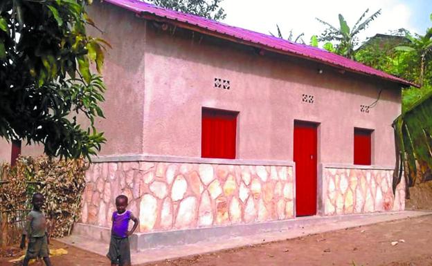 Una de las casas construidas en Kabuga con la subvención de Fundación Kutxa. / BEHAR BIDASOA
