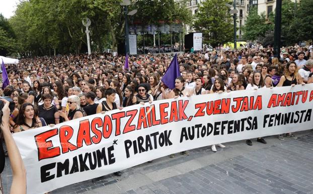 Manifestación en contra de las agresiones sexistas en Donostia de este miércoles. /Sara Santos