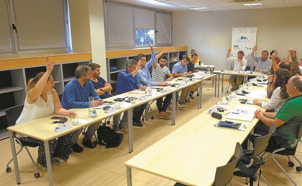 Amplio acuerdo. La presidencia de Santano y la vicepresidencia de Sagarzazu se aprobaron con mayoría absoluta./F. DE LA HERA