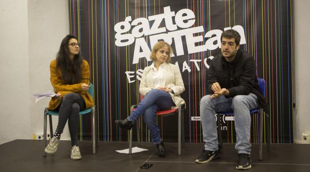 Ane Calvo, Rebeca González y Boris Bringas presentaron las actividades organizadas./F. DE LA HERA