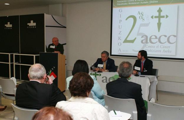 Reunión de delegados de la AECC Gipuzkoa celebrada en el recinto ferial de Ficoba. /  F. PORTU