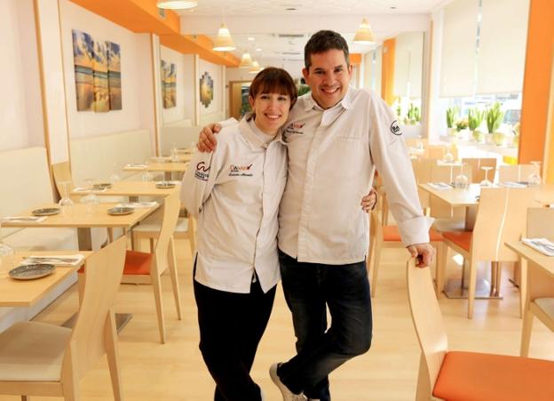 Naiara Abando y David Rodríguez, en el comedor del Danako. / LUSA