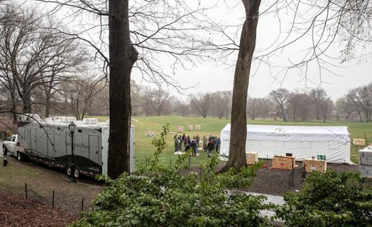 Sie beginnen mit dem Bau des Feldkrankenhauses im Central Park in New York.