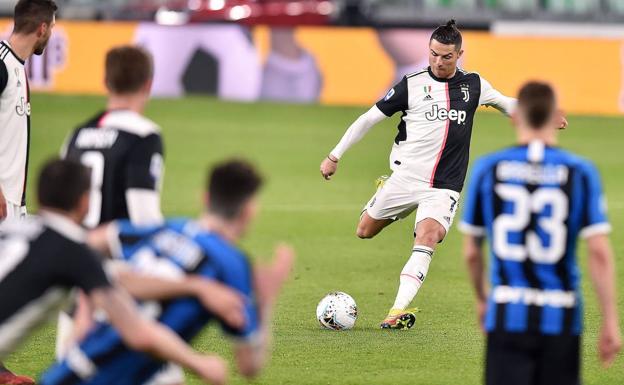 Cristiano Ronaldo kicks off a foul during a clash between Juventus and Inter.