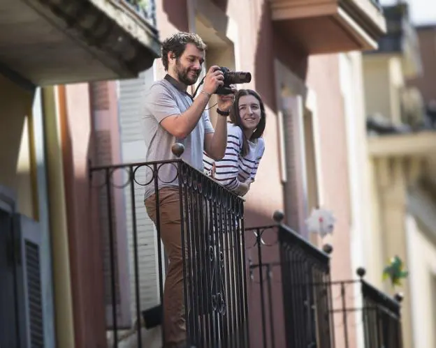 El primer certamen de la iniciativa invita a captar imágenes desde ventanas y balcones. / F. DE LA HERA