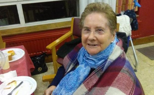 Mari Nieves posa sonriente en la residencia San José, donde vivía desde hace tres años.