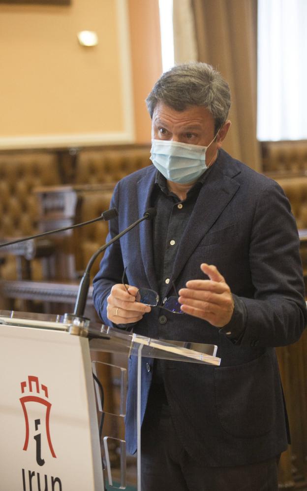 El alcalde dio a conocer con preocupación la estimación del impacto de la pandemia en el presupuesto municipal. / F. DE LA HERA