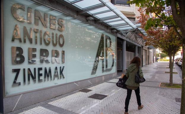 Los cines de San Sebastián descartan sesiones matinales por la ausencia de películas familiares 1 Los cines Antiguo Berri fueron los últimos en reabrir tras el confinamiento, el pasado mes de septiembre./Luis Michelena