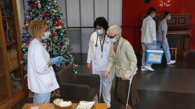 Bernardina Escudero, de 87 años, la primera guipuzcoana en recibir la vacuna
