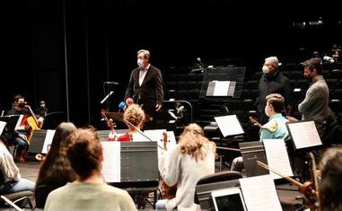 Bingen Zupiriaren bisita izan dute Musikeneren egoitzan/IRekia