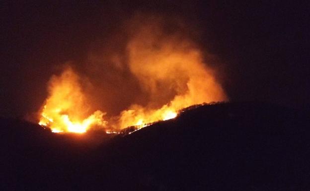 Los alcaldes de Bera y Lesaka apuntan que el incendio puede ser intencionado 