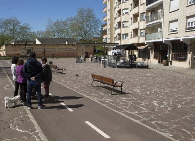 Estado actual de la plaza peatonal de la calle Bertsolari Uztapide, que se renovará próximamente. / F. DE LA HERA