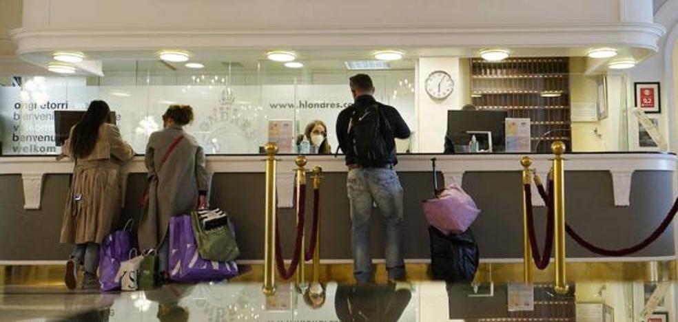 Las pernoctaciones en hoteles de Euskadi aumentan un 67% en julio y las entradas otro 62% respecto a 2020 - Vimarsana News