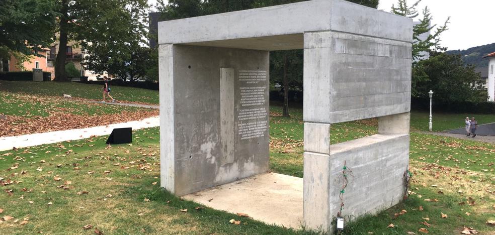 Una escultura recuerda a 22 donostiarras víctimas del holocausto nazi - Vimarsana News