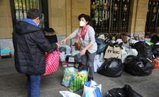 Avalancha de calzado para los refugiados de Lesbos