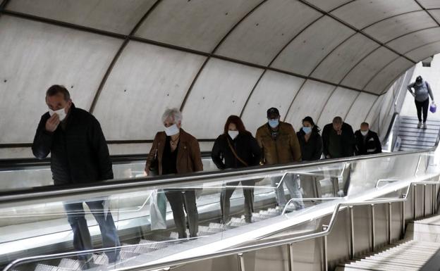 The rebound in infections forces Belgium to recover the mask in the crowds. 