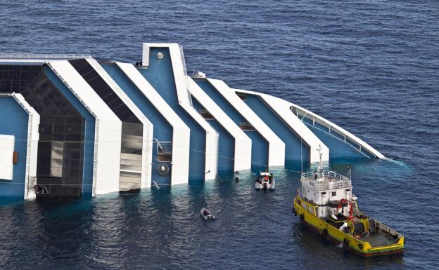 State in which the Costa Concordia was left after the shipwreck.