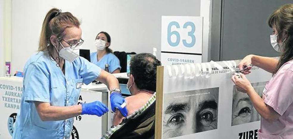 La tercera dosis se atasca en Euskadi entre la población menor de 59 años