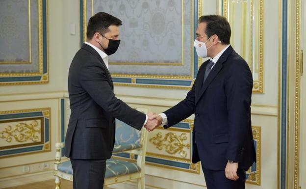Albares meets with the Ukrainian president, Volodímir Zelenski.