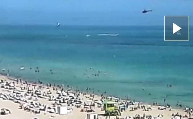 The helicopter just before going down in Miami Beach.