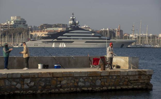 Yachts, private jets and mansions can be seized from Russian tycoons.