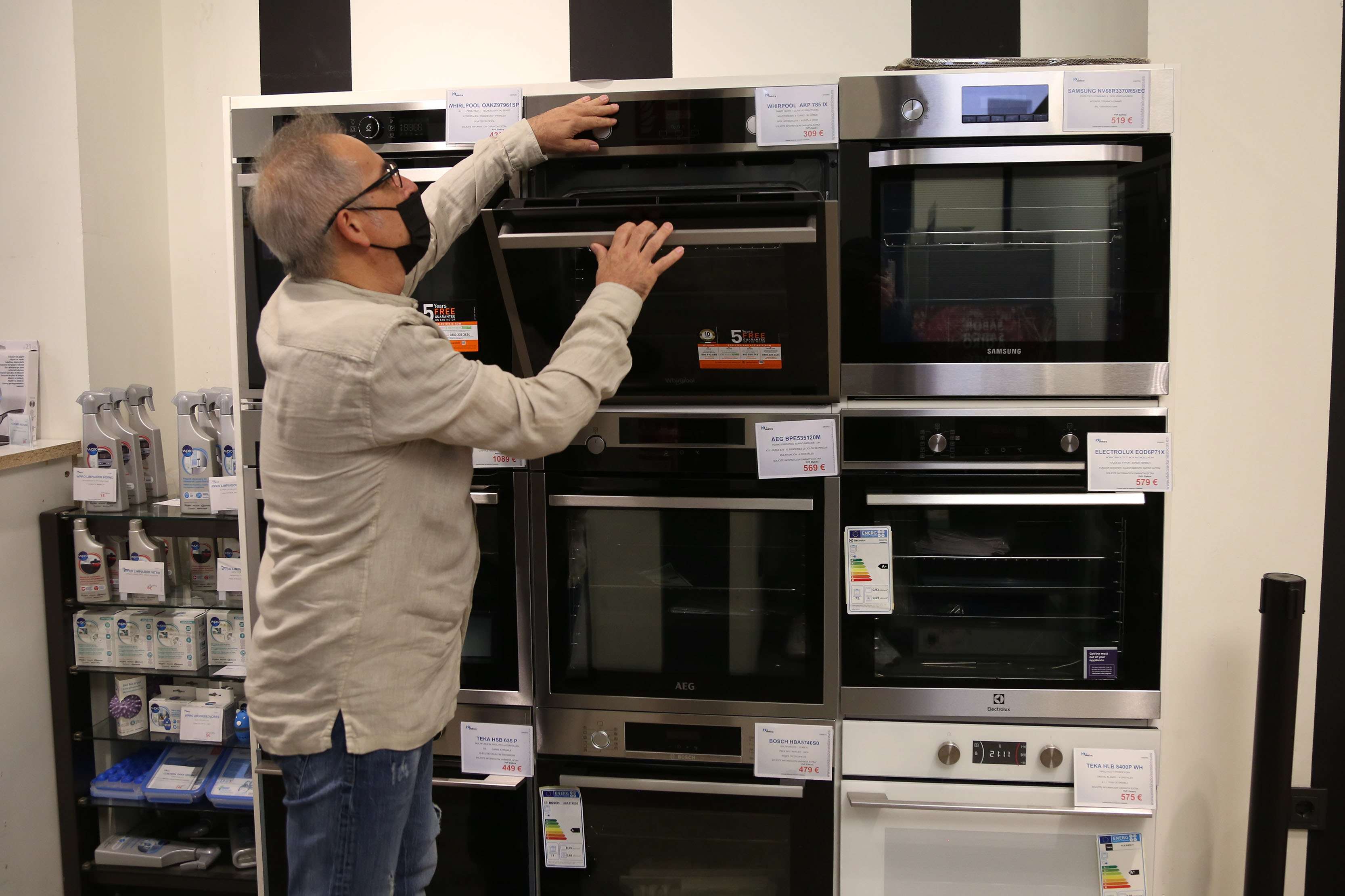 Ahorra en la factura de la luz hasta 44€ con estos consejos de la OCU | El  Diario Vasco