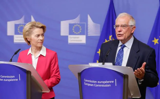 The president of the European Commission, Ursula von der Leyen, and the head of European diplomacy, Josep Borrell.