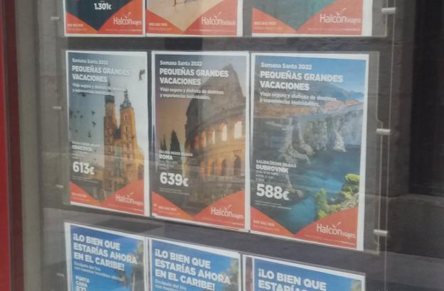 Oferta para la presente Semana Santa en una de las agencias de viajes del municipio. /