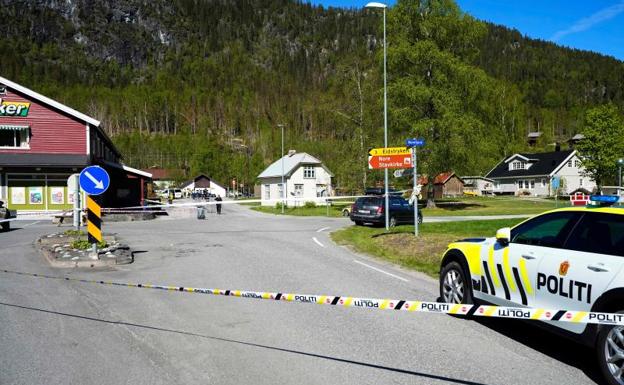 The police have moved to the Norwegian town of Nore, where the attack has taken place. 