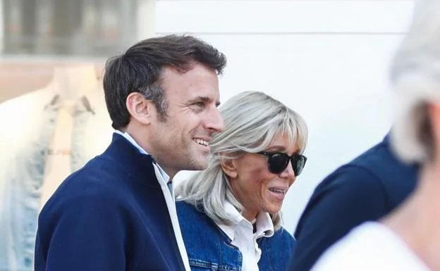 Macron and his wife, this Saturday in an electoral act.