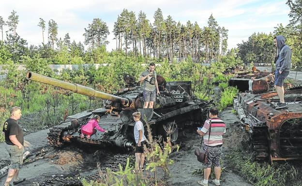 Hundreds of Russian armor were destroyed in the siege of the kyiv region, forcing the invading army to withdraw to focus on the Donbas.