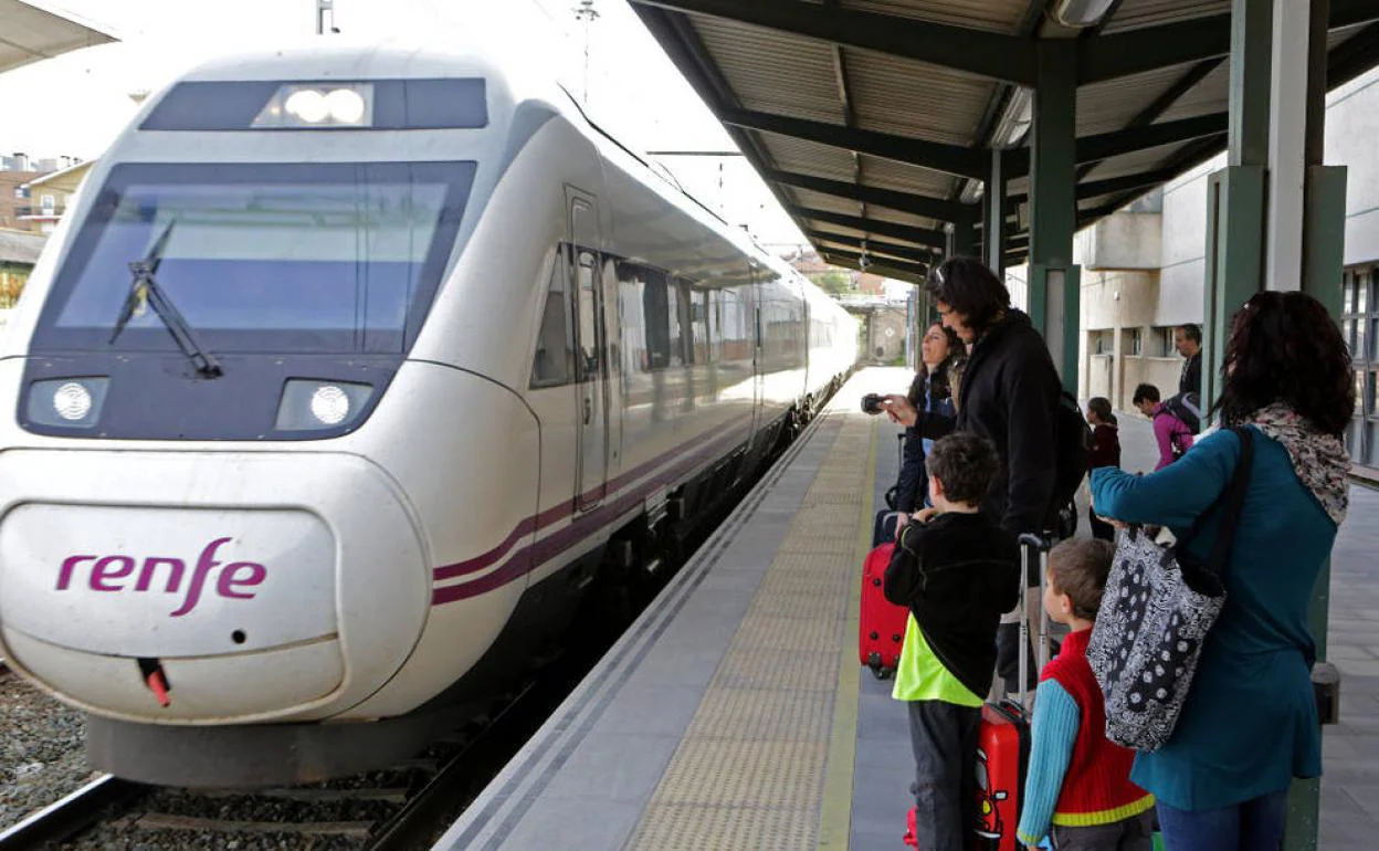 experimental atributo claro Renfe amplía de dos a tres los trenes diarios de Donostia a Madrid y lanza  billetes desde 18 euros | El Diario Vasco