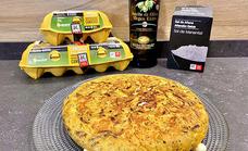Receta de tortilla de patatas trufada y rellena