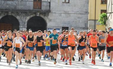Participantes en una edición anterior de la 'Subida a Santamaña'./I.A.
