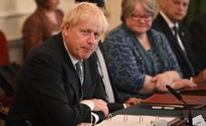 Boris Johnson preside la reunión de su Gabinete, este martes en Downing Street/. afp