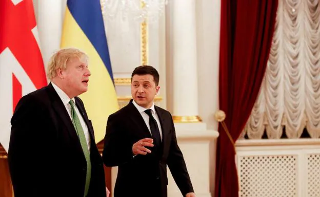 Volodímir Zelenski and Boris Johnson, in a file image. 