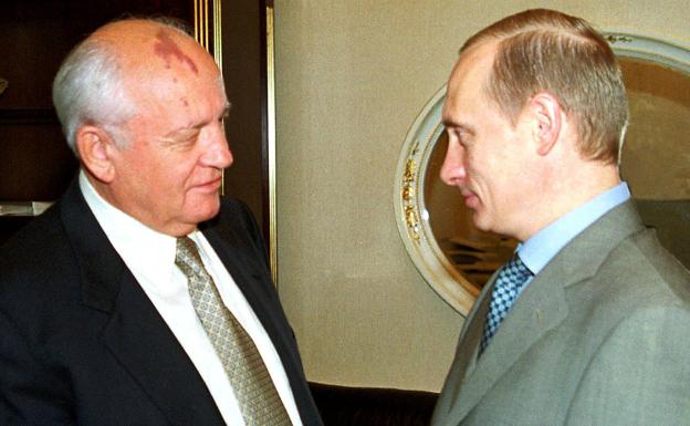 Gorbachev and Putin, in a file image.