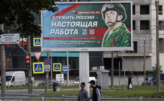 A billboard in St. Petersburg urges men to enlist in the Moscow Army. 