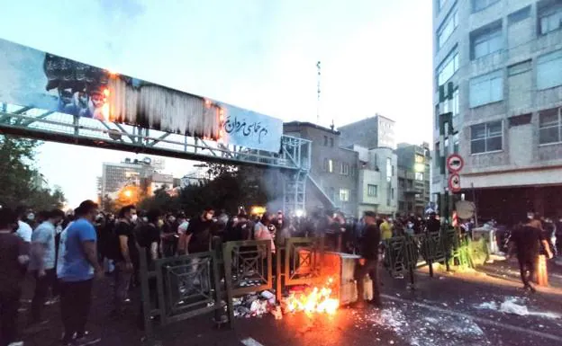 Protesters set up a barricade on a Tehran street. 