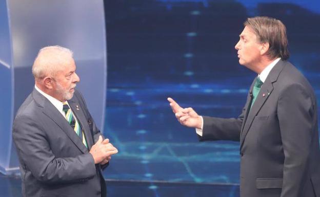 Lula and Bolsonaro, during the face to face.