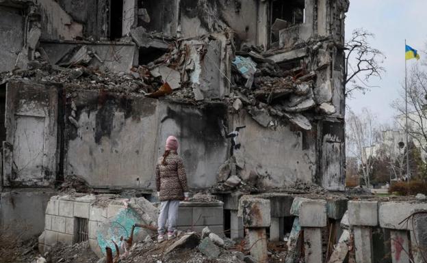A young woman observes the destruction caused by Russian troops in Borodianka. 