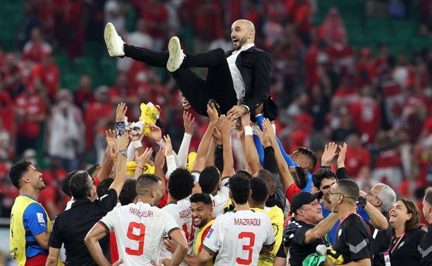 The players keep Regragui after certifying the pass to the second round.