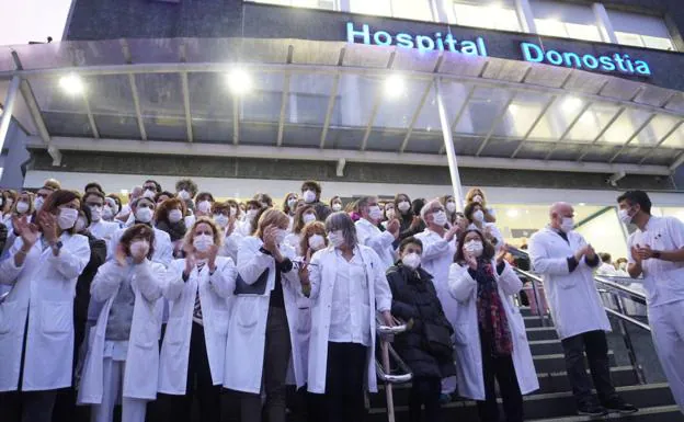 Crisis en Osakidetza: La quinta concentración en el Hospital Donostia da  inicio a una semana clave | El Diario Vasco